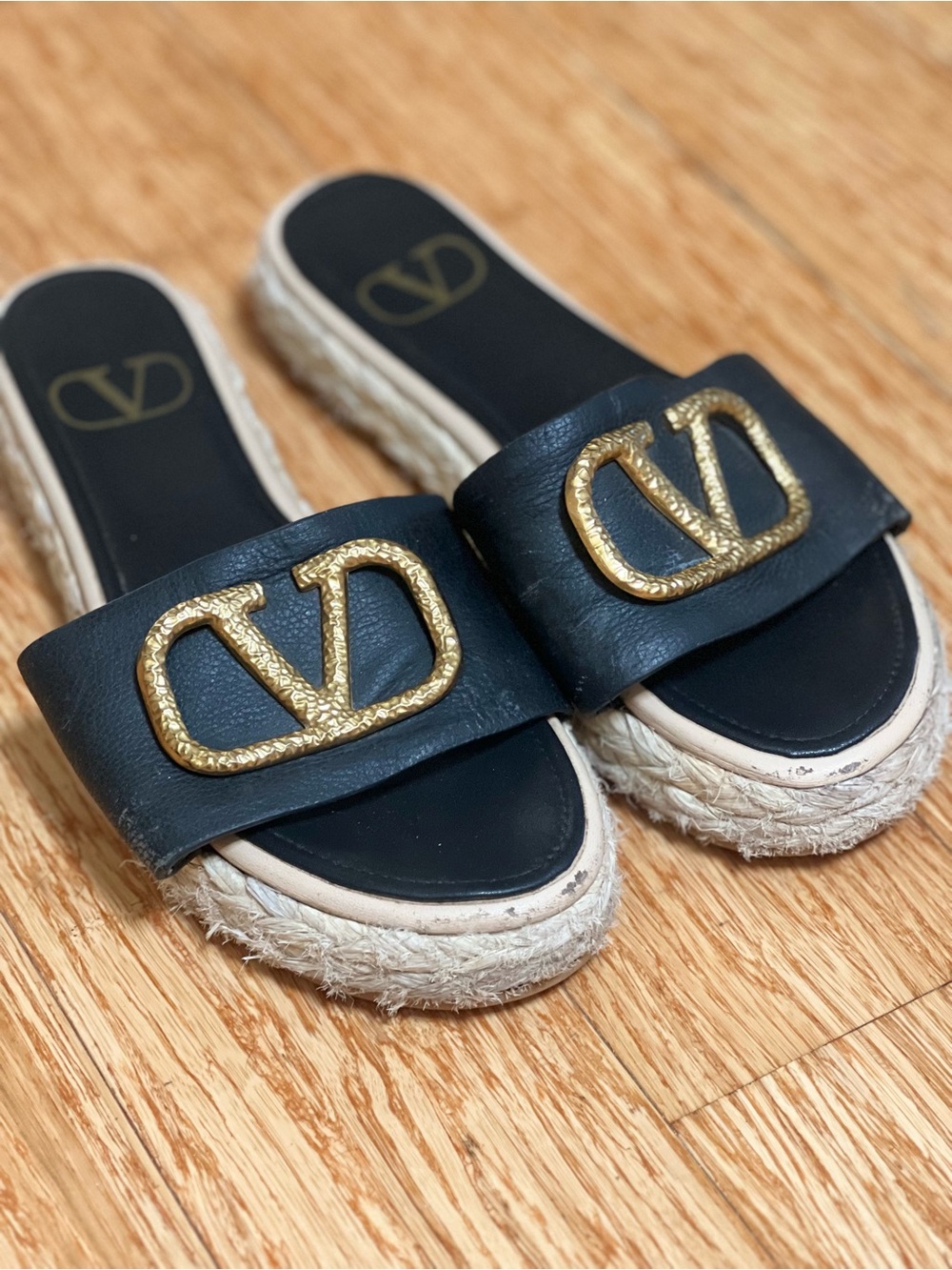 VALENTINO SANDALS SIZE 37